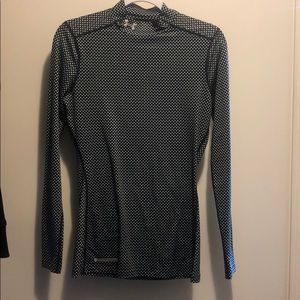 Women’s Medium Long Sleeve Under Armor Cold Gear